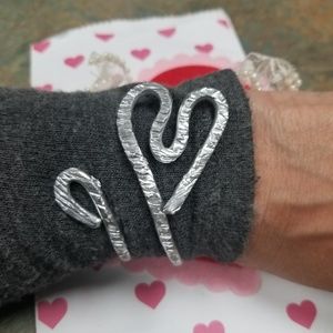 Aluminum hammered wire cuff